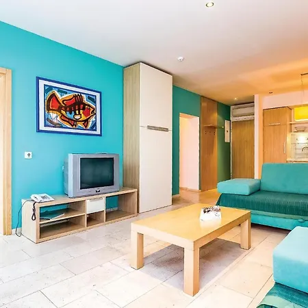 Awesome In With 2 Bedrooms, Wifi And Swimming Pool Apartment Novi Vinodolski