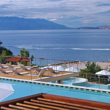 Awesome In With 2 Bedrooms, Wifi And Swimming Pool * Novi Vinodolski