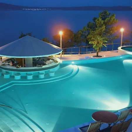 Awesome In With 2 Bedrooms, Wifi And Swimming Pool Apartment Novi Vinodolski