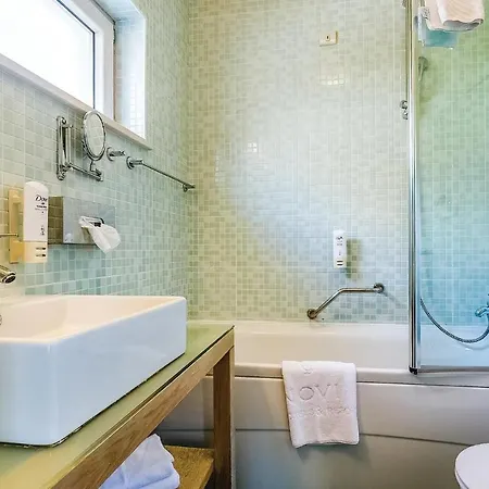 Apartment Awesome In With 2 Bedrooms, Wifi And Swimming Pool *
