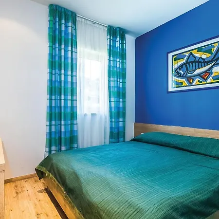 Awesome In With 2 Bedrooms, Wifi And Swimming Pool Apartment *
