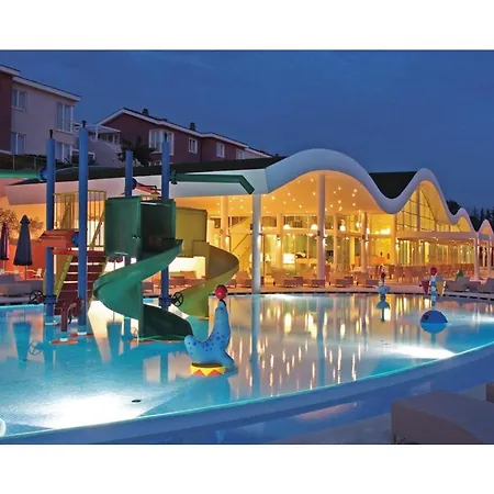 Awesome In With 2 Bedrooms, Wifi And Swimming Pool Apartment