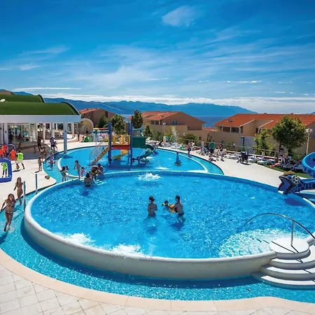 Awesome In With 2 Bedrooms, Wifi And Swimming Pool