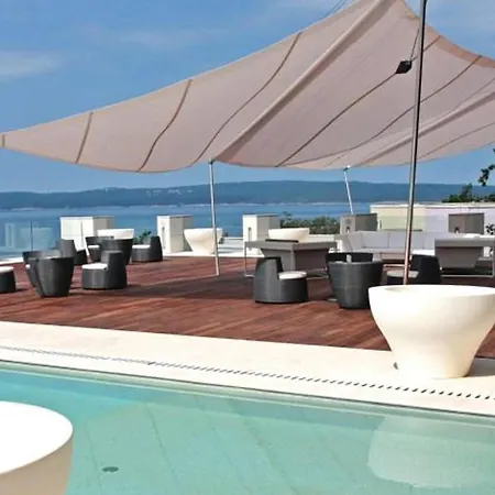 Awesome In With 2 Bedrooms, Wifi And Swimming Pool Apartment