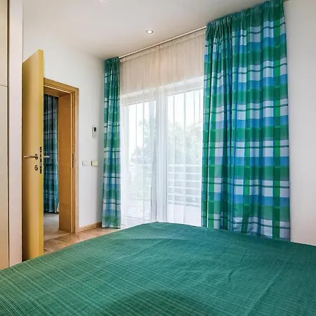 Apartment Awesome In With 2 Bedrooms, Wifi And Swimming Pool Novi Vinodolski