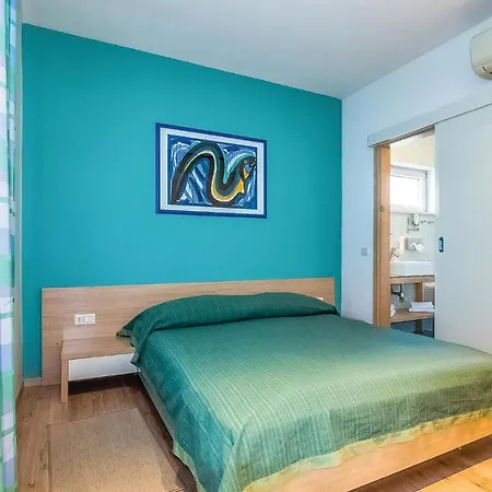 Awesome In With 2 Bedrooms, Wifi And Swimming Pool Apartment *