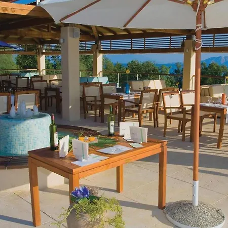 Apartment Awesome In With 2 Bedrooms, Wifi And Swimming Pool *