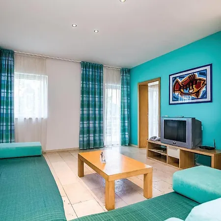 Awesome In With 2 Bedrooms, Wifi And Swimming Pool