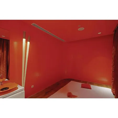 Awesome In With 2 Bedrooms, Wifi And Swimming Pool