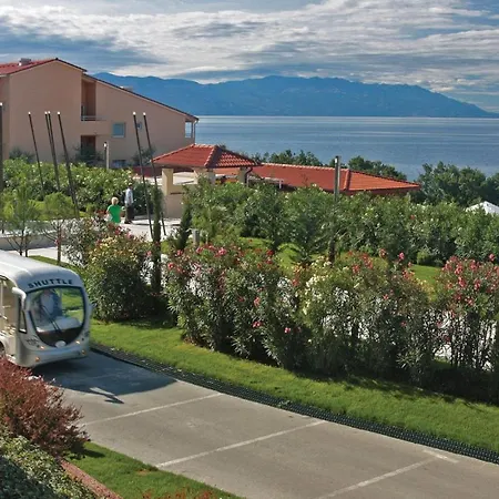 Apartment Awesome In With 2 Bedrooms, Wifi And Swimming Pool *