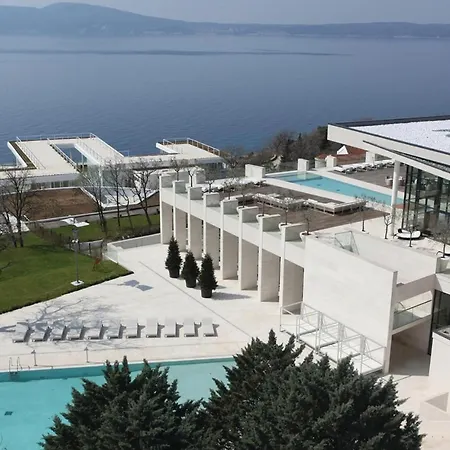 Apartment Awesome In With 2 Bedrooms, Wifi And Swimming Pool Novi Vinodolski