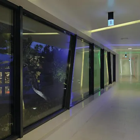 Apartment Awesome In With 2 Bedrooms, Wifi And Swimming Pool *