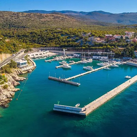 Apartment Awesome In With 2 Bedrooms, Wifi And Swimming Pool *