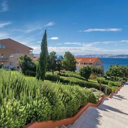 Awesome In With 2 Bedrooms, Wifi And Swimming Pool *