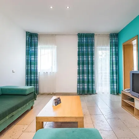 Apartment Awesome In With 2 Bedrooms, Wifi And Swimming Pool Novi Vinodolski