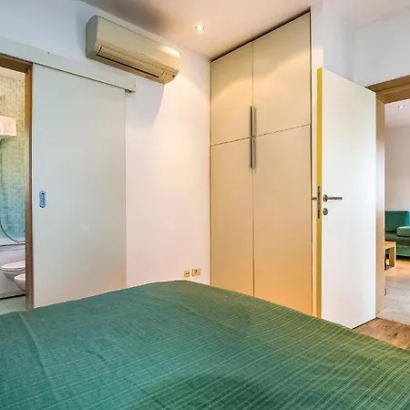Awesome In With 2 Bedrooms, Wifi And Swimming Pool Apartment